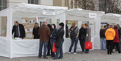 Stände zum HIT 2010 auf dem Universitätsplatz